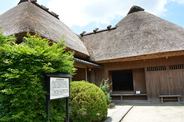 茅葺き屋根の武家屋敷