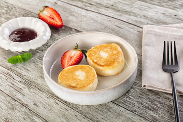 Cottage cheese pancakes - Syrniki for breakfast