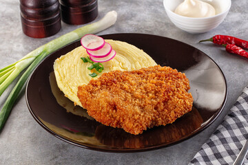 Chicken schnitzel with mashed potatoes
