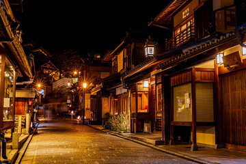 京都の風情ある古い街並み