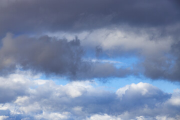 Fototapeta premium 雲の多い空