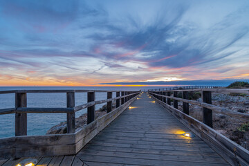 Naklejka premium Coucher de soleil à Carvoeiro dans le sud du Portugal, en Algarve.