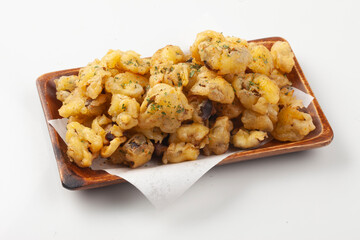 닭근위는  닭의 모래주머니를 속되게 이르는 말.
Chicken gizzard is a vulgar term for a chicken's gizzard.

