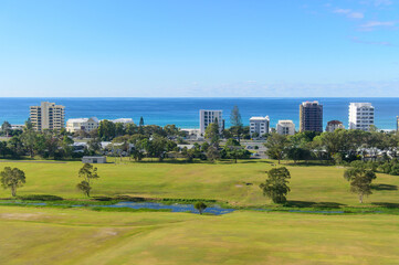 Obraz premium 着陸する飛行機から眺めるゴールドコーストのとても美しい海岸風景A beautiful view of the Gold Coast from a landing plane