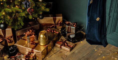Elegant festive living room with richly decorated Christmas tree, many wrapped presents in gold and copper paper, glass ornaments and candlelight on wooden floor, glamorous luxury holiday atmosphere.