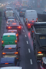 Samochody stojące w korku