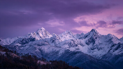 Obraz premium A scenic view of snow-capped mountains against a purple twilight sky (3)
