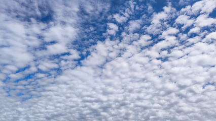 Fototapeta premium white small scattered clouds at blue sky 