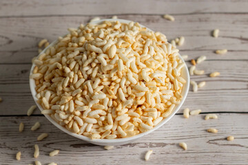 Puffed rice is light, crispy, airy, and mildly nutty, perfect for snacks, chaats, breakfast bowls, quick meals, and healthy low-calorie munching.
