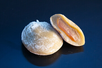 Mochi au matcha &ndash; dessert japonais traditionnel, gros plan