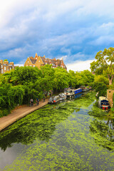 Serene Green Retreat: Narrowboats on London's Regent's Canal