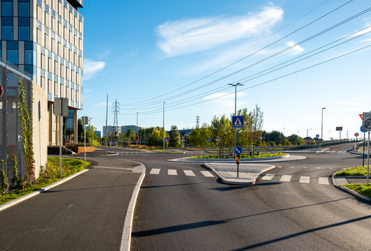 Minimalism and contrast shaping contemporary urban architecture on a wide city street in Oslo, presenting efficient urban design aligned with modern city needs