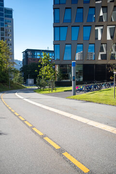 Minimalism and contrast defining contemporary urban architecture along a spacious city street in Oslo, reinforcing modern urban design across the evolving city