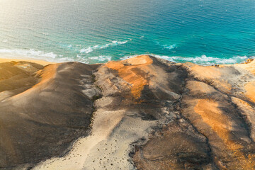 Fototapeta premium The Playa Larga is located in the southern part of the Jandía peninsula in Fuerteventura and is a wild and sprawling stretch of coastline, roughly 1.5 kilometers long