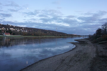 Am Ufer der Elbe in Dresden
