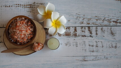 A natural spa atmosphere, decorated with pink Himalayan salt bowls and candles, creates a tranquil and relaxing ambiance for good health.