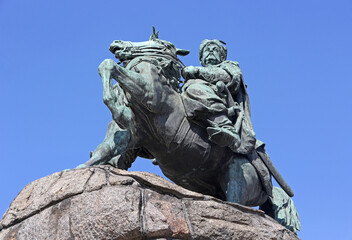 Kijw metropl city golden roof.