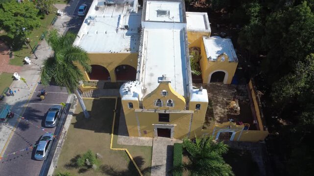 4K drone dolly-in toward the fa&ccedil;ade of La Ermita church in M&eacute;rida, Yucat&aacute;n, capturing its colonial religious architecture, cultural heritage, and the historic atmosphere of the neighborhood.