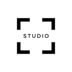 Obraz premium Studio logo design with a focus on the word and the frame.