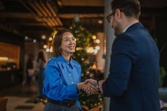 Business people shaking hands celebrating christmas achievements