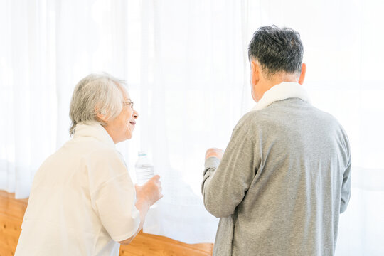 Senior men and women hydrating during exercise and training at nursing homes, day care centers, and sports gyms
- Powered by Adobe