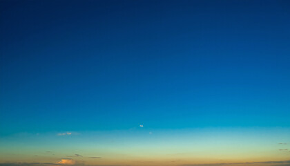 Obraz premium 青空。雲のない空。Blue sky. A cloudless sky.