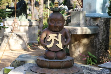  保土谷の青蓮寺。「ア」の五輪塔童子。

