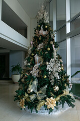 Beautiful and elegant Christmas tree featuring elements alluding to the region such as the peacock.