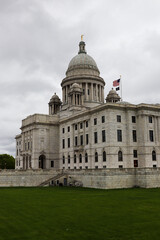Obraz premium Historic capitol building dome and stone facade against cloudy sky