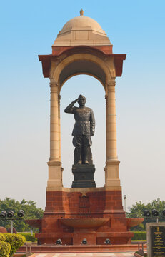 Delhi, india, November 28, 2025. Vertical close-up view of the black granite statue of Netaji Subhas Chandra Bose standing under the historic sandstone canopy near India Gate.