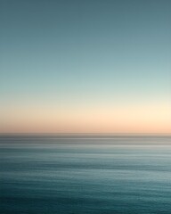 Fototapeta premium 静かな水平線と淡いグラデーションの空の海景｜Minimal seascape with calm horizon and soft gradient sky