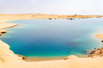 Naklejka premium a stone sandy coast in the desert. the seashore in Sharm el sheikh egypt. Bay with blue water in Ras Muhammad National Park