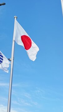 風にはためく日本国旗