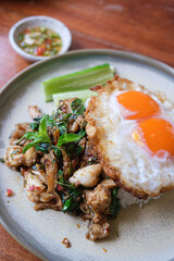  Stir fried basil with crab meat