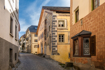 Fototapeta premium Charming Street of Ardez with Historic Buildings