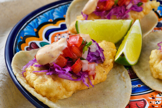 タコス・デ・ぺスカード・エスティーロ・エンセナーダ (エンセナダ）　Tacos de pescado estilo ensenada (Ensenada Style Fish Tacos, Baja Fish Tacos, Ensenada fish tacos)
