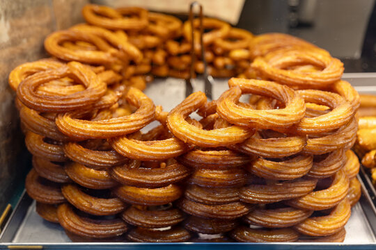 "Sweet Ring" (Halka tatlısı) is one of the most famous Turkish desserts. A ring-shaped dough is fried in hot oil until golden brown, then generously drizzled with syrup.
