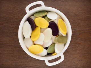 도자기 그릇에 담긴 떡국떡