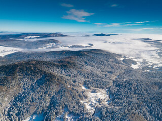 Góra Parkowa w Krynicy-Zdroju z drona zimą. © rogozinski