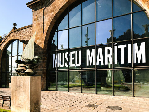 Fa&ccedil;ade du musee maritime de Barcelone, Espagne.
