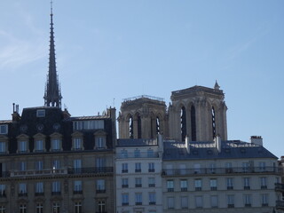 Immeubles et Notre Dame