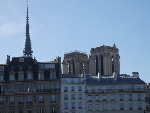 Immeubles et Notre Dame