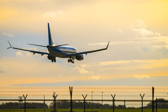 avion atterrissage aeroport Brussels Airport zaventem Belgium Brussels Airlines
