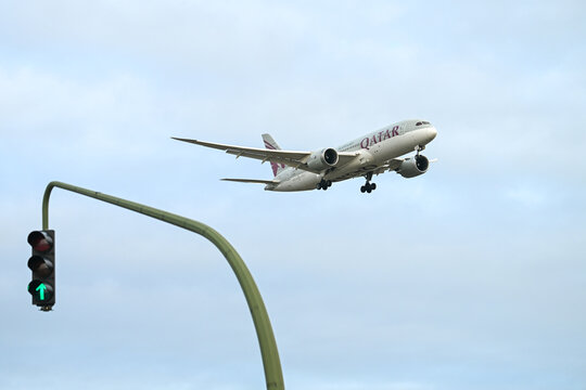 avion atterrissage aeroport Brussels Airport zaventem Belgium Boeing 787 Qatar
