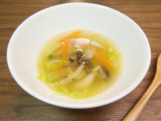 野菜のコンソメスープ