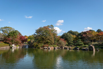 初秋の晴れた日の公園　滋賀県大津市びわこ文化公園