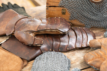 Gant de chevalier &agrave; l'&eacute;poque m&eacute;di&eacute;vale