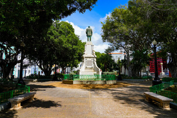 Fototapeta premium Luis Muñoz Rivera Monument on the Plaza Las Delicias in Ponce, Puerto Rico