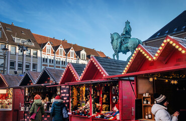 Weihnachtsmarkt am Rathaus in D&uuml;sseldorf