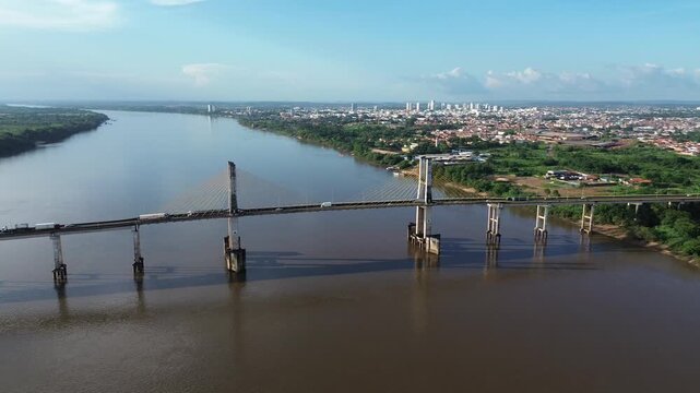Vista a&eacute;rea da ponte estaiada sobre o Rio Tocantins em Imperatriz Maranh&atilde;o Brasil